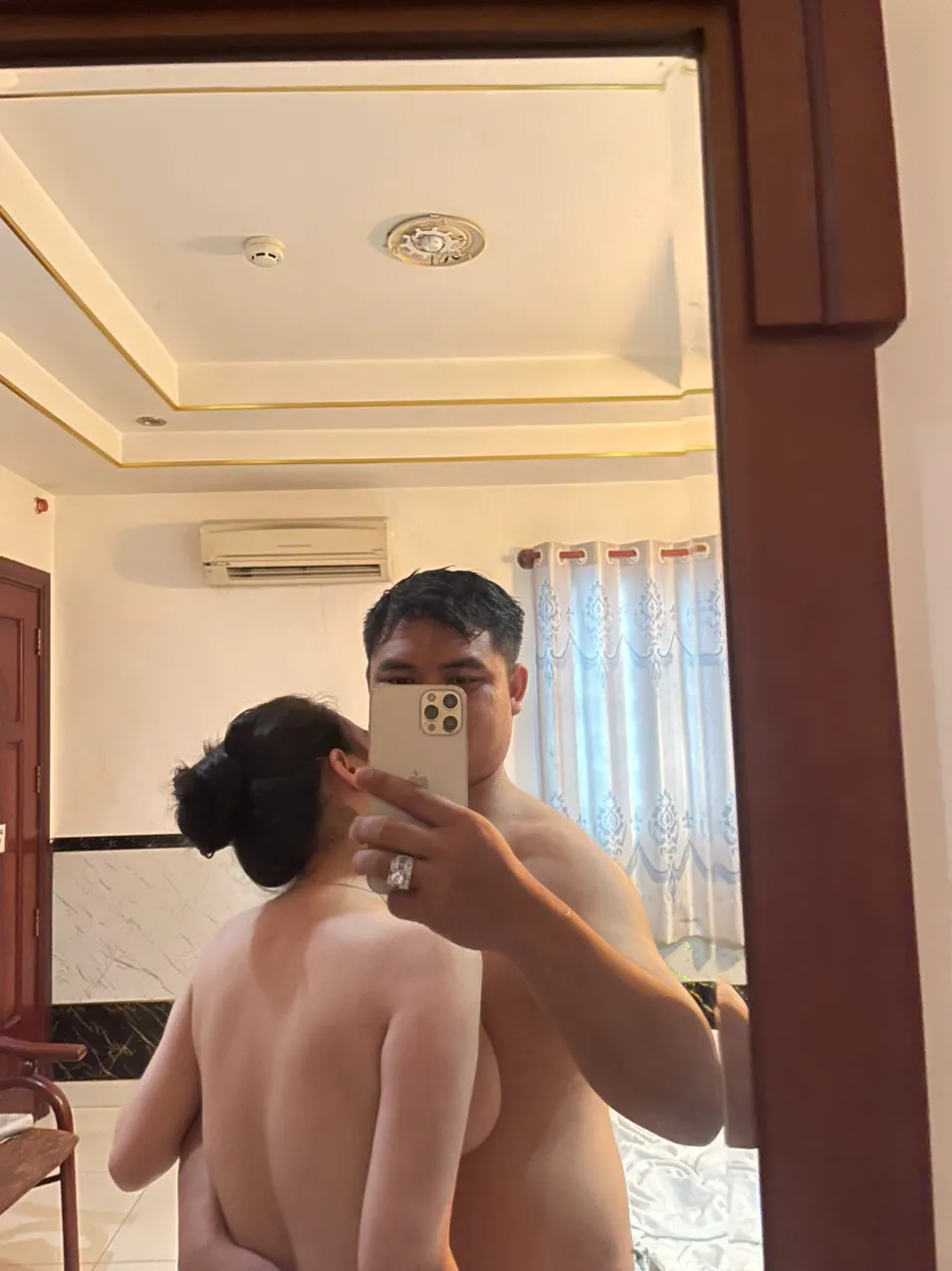 ảnh sex người mẫu việt nam chụp ảnh trên ghế tình yêu | AnhSexMoi.Com